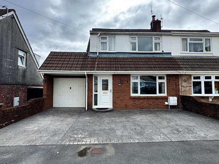 3 Bedroom Semi-Detached House For Sale In Teglan Park, Ammanford, Carmarthenshire., SA18