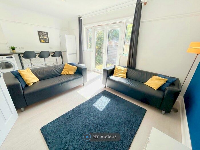 7 Bedroom Semi-Detached House To Rent In Granby Grove, Southampton, SO17