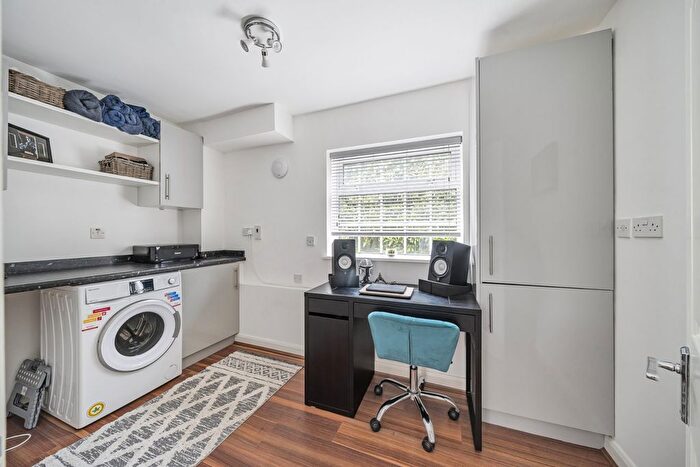 3 Bedroom End Of Terrace House For Sale In Ottershaw, Surrey, KT16