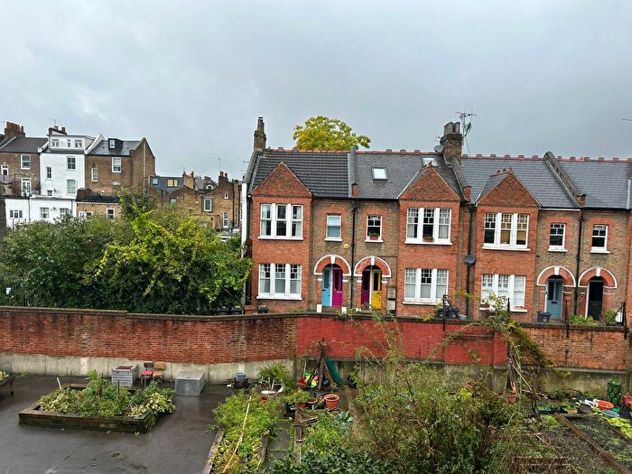 2 Bedroom Flat To Rent In Milton Grove, London, N16