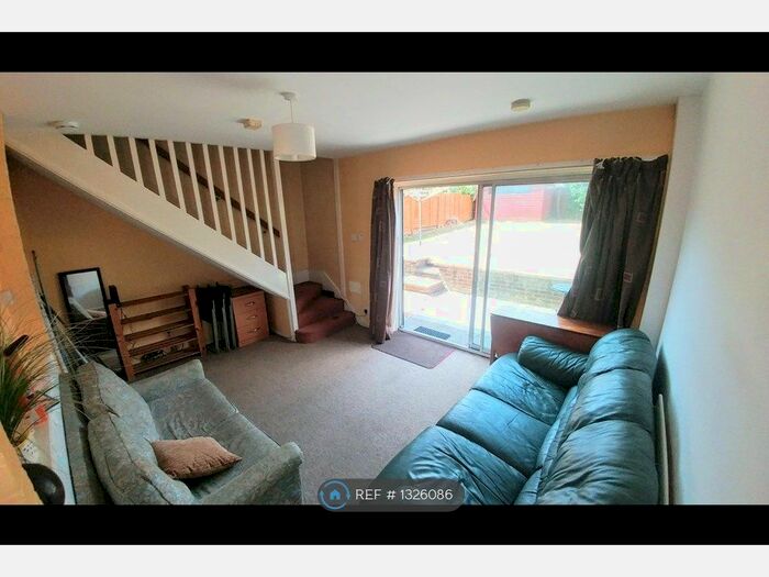 5 Bedroom Terraced House To Rent In Travellers Lane, Hatfield, AL10