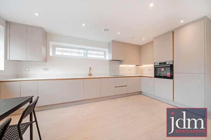 3 Bedroom Flat To Rent In Corelli Road, London, SE3