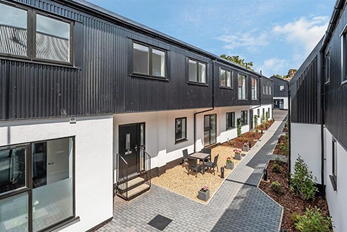 2 Bedroom Flat For Sale In Central Dorking, RH4