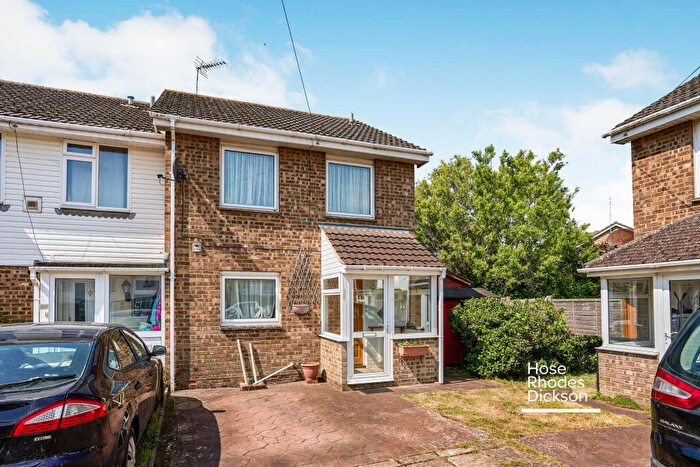 3 Bedroom Semi-Detached House To Rent In Moor View, Godshill, PO38