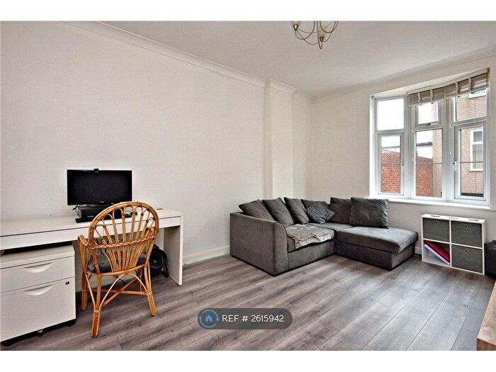1 Bedroom Flat To Rent In Victoria Court, Southend-On-Sea, SS2