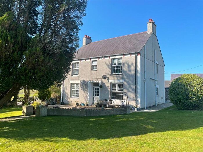 6 Bedroom Detached House For Sale In Tyn Lon, Holyhead, LL65