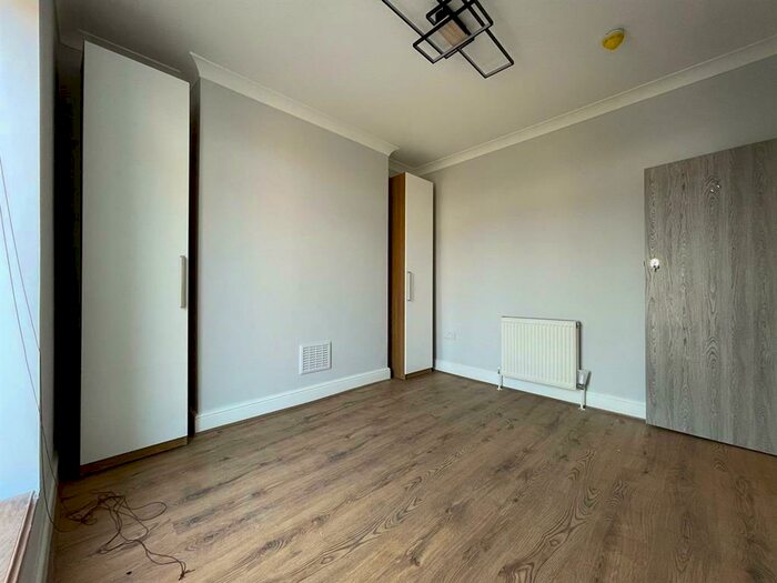 5 Bedroom Flat To Rent In Camden Road, London, NW1