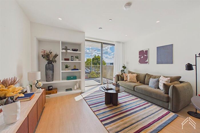 2 Bedroom Flat To Rent In Ferry Island, Heart Of Hale, London, N17