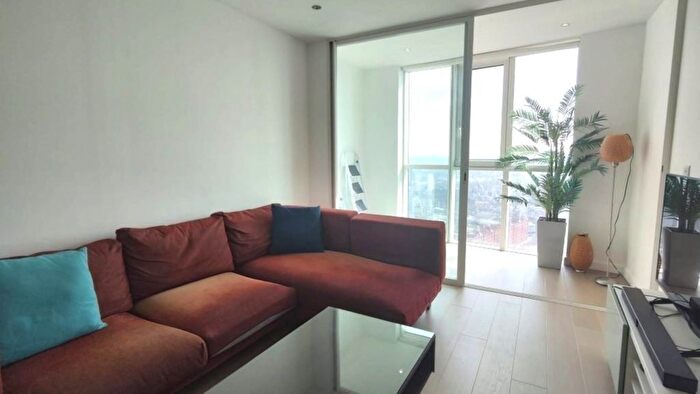 1 Bedroom Flat To Rent In Wandsworth Road, London, SW8