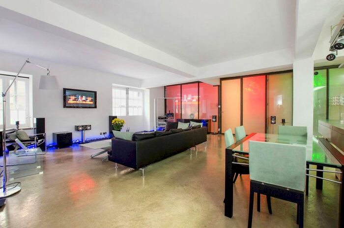 2 Bedroom Flat For Sale In Gullivers Wharf, Wapping, London, E1W
