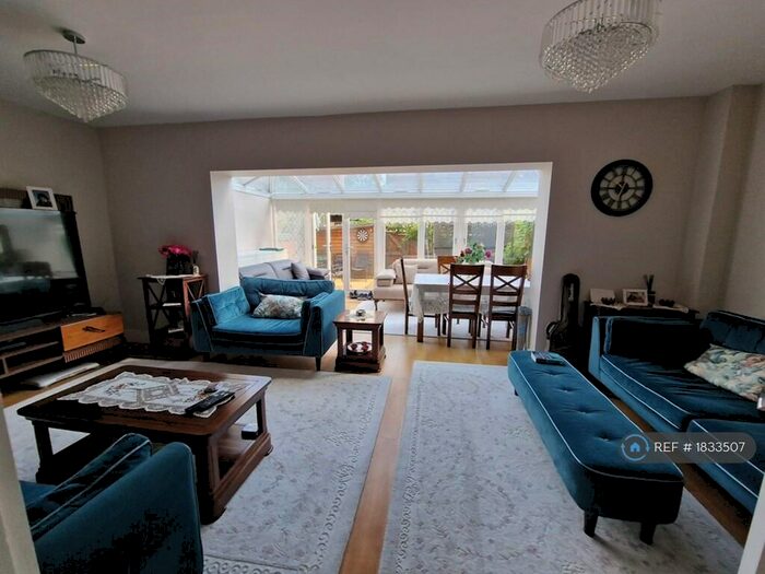 5 Bedroom Terraced House To Rent In Kinsale Close, London, NW7