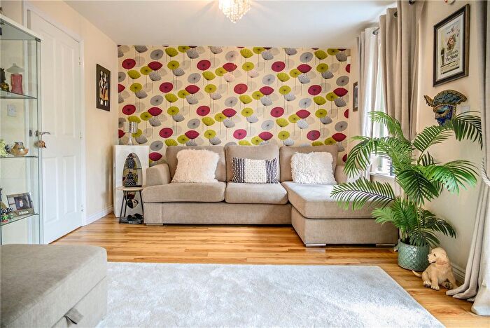 4 Bedroom Semi-detached House For Sale In Waters Edge, New Moston, Manchester, M40
