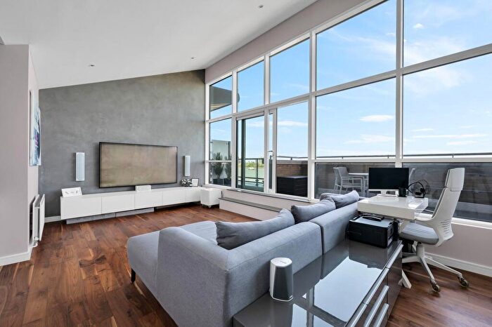 2 Bedroom Apartment For Sale In Argyll Road, London, SE18