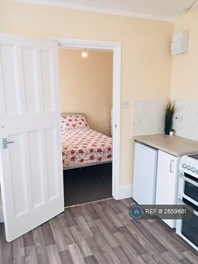 Studio To Rent In Grenoble Gardens, London, N13