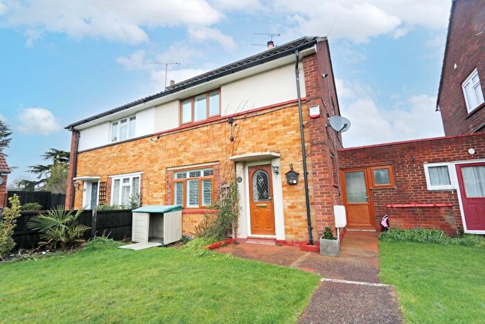 2 Bedroom Semi Detached House For Sale In Parkfields Thundersley, Essex, SS7