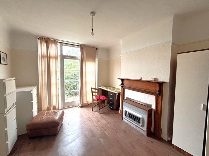3 Bedroom Terraced House For Sale In Stanford Road, London, SW16