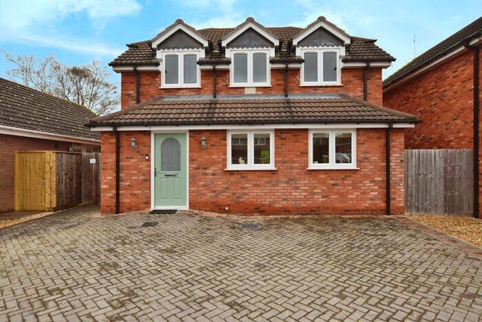 3 Bedroom Detached House For Sale In Willow Drive, Durrington ***Video Tour***, SP4