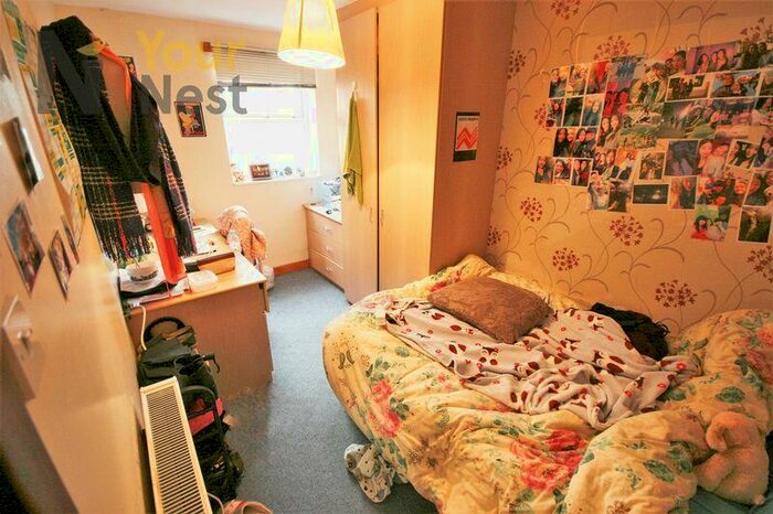 5 Bedroom Detached House To Rent In Howden Place, Hyde Park, LS6