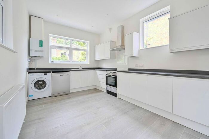 5 Bedroom Flat To Rent In Chestnut Road, Dulwich, London, SE27