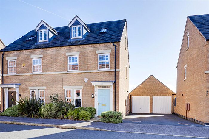 3 Bedroom Semi-detached House For Sale In Ashington Drive, Arnold, Nottinghamshire, NG5