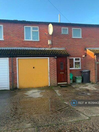 3 Bedroom Terraced House To Rent In Walton Way, Newbury, RG14