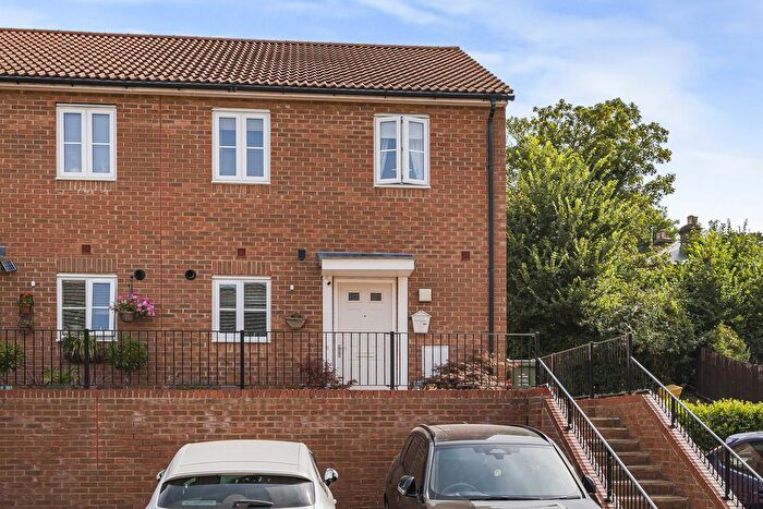 3 Bedroom Semi-Detached House For Sale In Chalk Close, Dartford, DA1
