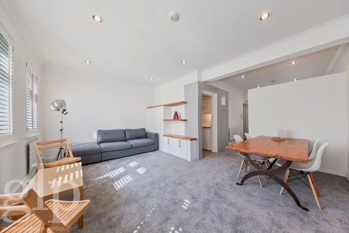 Studio To Rent In D'arblay Street, London, W1F