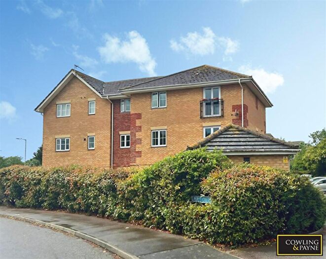 2 Bedroom Flat To Rent In Pepys Court, Wickford, SS12