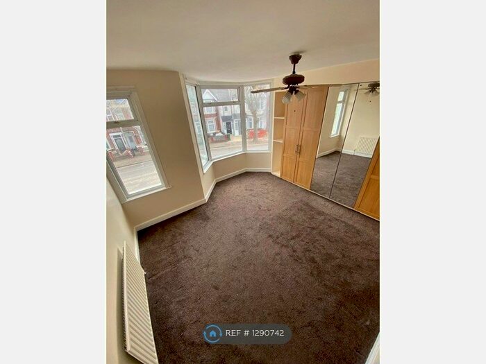 5 Bedroom Semi-Detached House To Rent In Hatherley Gardens, London, E6