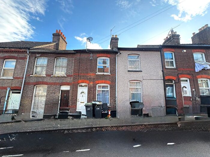3 Bedroom Terraced House To Rent In Buxton Road, Luton, LU1