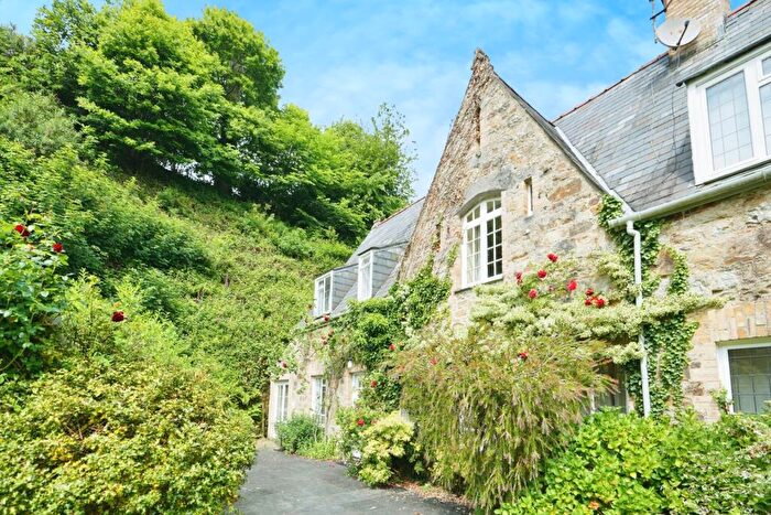 3 Bedroom Semi-Detached House For Sale In Glynyweddw Estate, Llanbedrog, Gwynedd, LL53