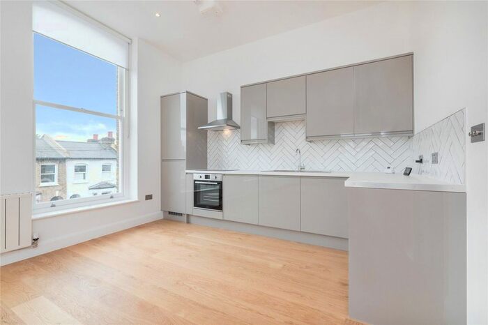 2 Bedroom Flat To Rent In Brayards Road, Nunhead, SE15