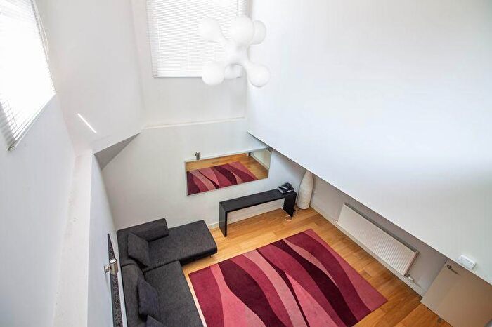 2 Bedroom Apartment To Rent In Whitehorse Road, London, E1