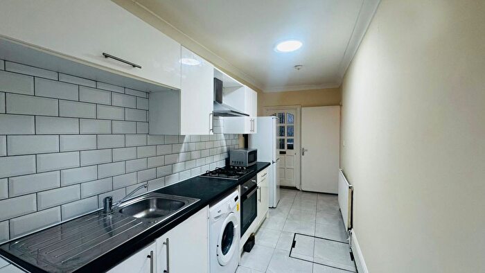 2 Bedroom Flat To Rent In Windmill Lane, London, E15