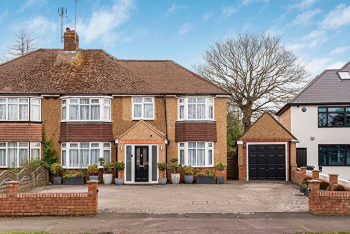 4 Bedroom Semi-Detached House For Sale In Oakmere Lane, Potters Bar, EN6