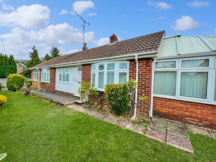 3 Bedroom Detached Bungalow For Sale In Hayhurst Road, Luton, Bedfordshire, LU4