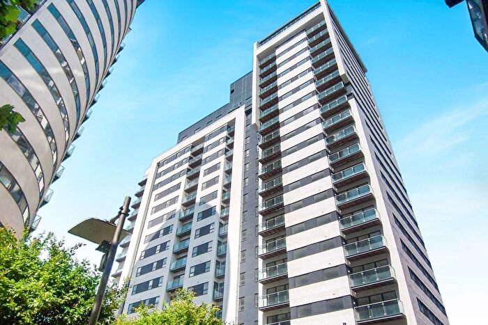 2 Bedroom Flat For Sale In Britton House, Lord Street, Green Quarter, Manchester City Centre, M4