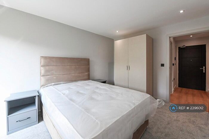 2 Bedroom Flat To Rent In Trinity Apartments, Leeds, LS13