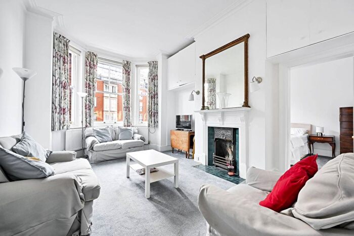 3 Bedroom Flat To Rent In Fulham Road, Chelsea, London, SW10