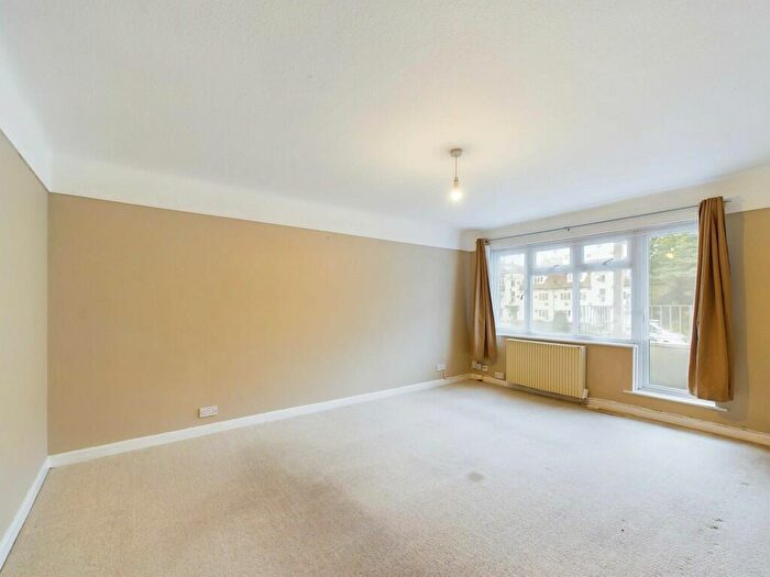 2 Bedroom Flat To Rent In Poole Road, Branksome, BH12