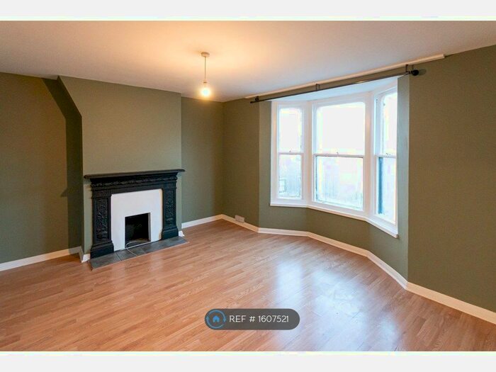 3 Bedroom Flat To Rent In Abbots Hill, Ramsgate, CT11