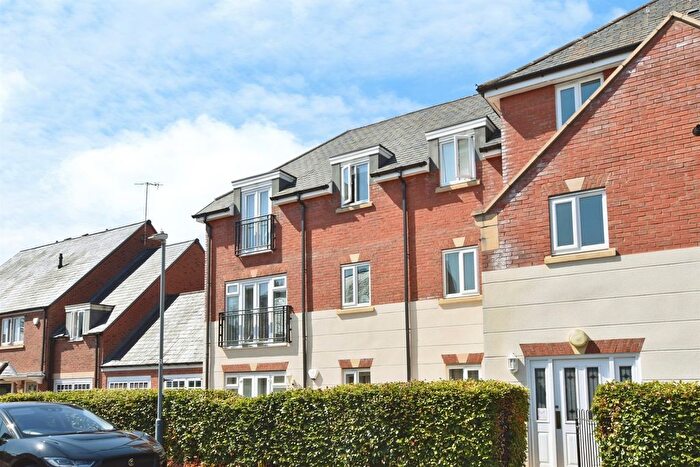 2 Bedroom Flat For Sale In Dickens Close, CV37