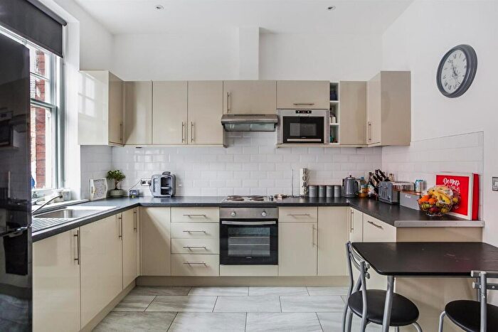 2 Bedroom Apartment To Rent In High Street, Dorking, RH4