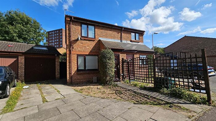 2 Bedroom Property To Rent In Gade Close, Hayes, UB3