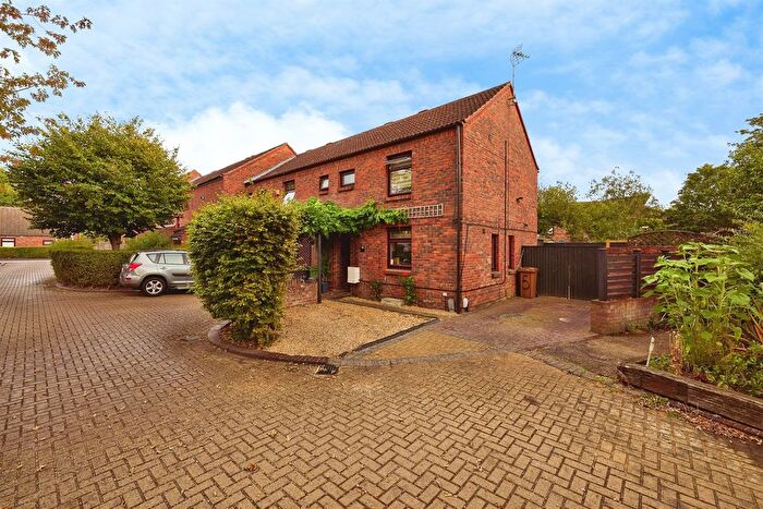 3 Bedroom End Terrace House For Sale In Pilton Close, Peterborough, PE4