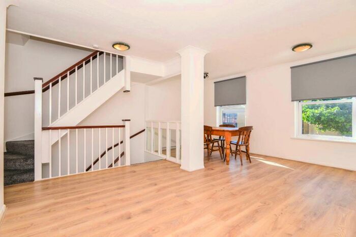 4 Bedroom Flat To Rent In Warner Road, Camberwell, London, SE5