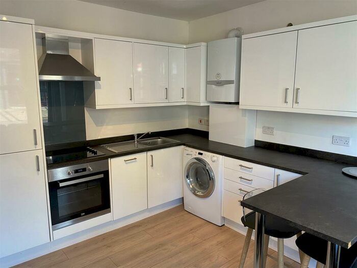 4 Bedroom Flat To Rent In Flat, Mill Road, Cambridge, CB1