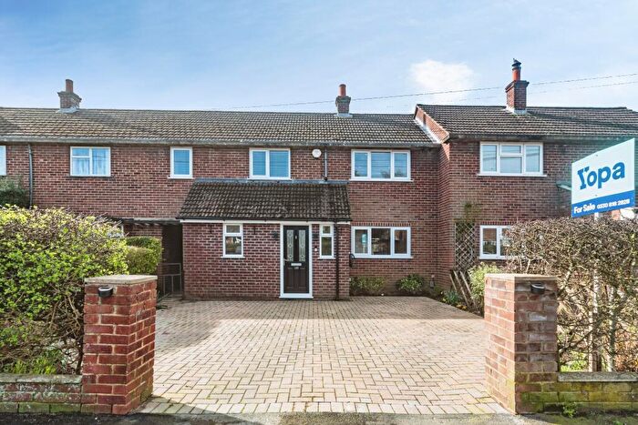 3 Bedroom Terraced House For Sale In Kingsley Close, Newbury, RG14