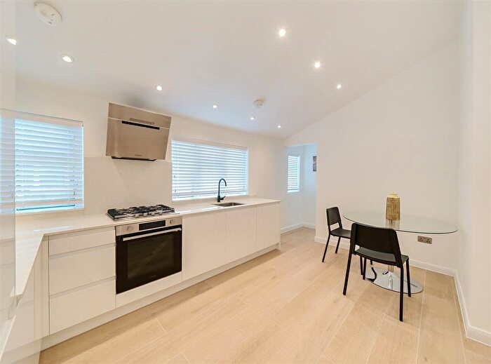 1 Bedroom Flat For Sale In Ilbert Street, London, W10
