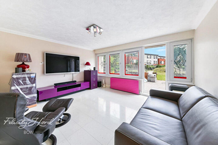 3 Bedroom Flat For Sale In Weatherley Close, London, E3